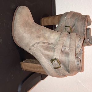 Heeled boots